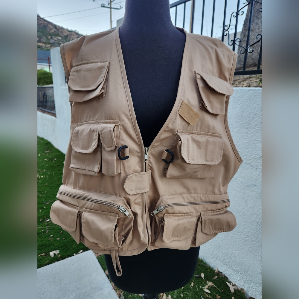 WILDERNESS  PRO Tan Utility Vest with Multiple Pockets Large